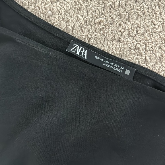 Zara one shoulder long sleeve cutout crop top - Picture 2 of 3